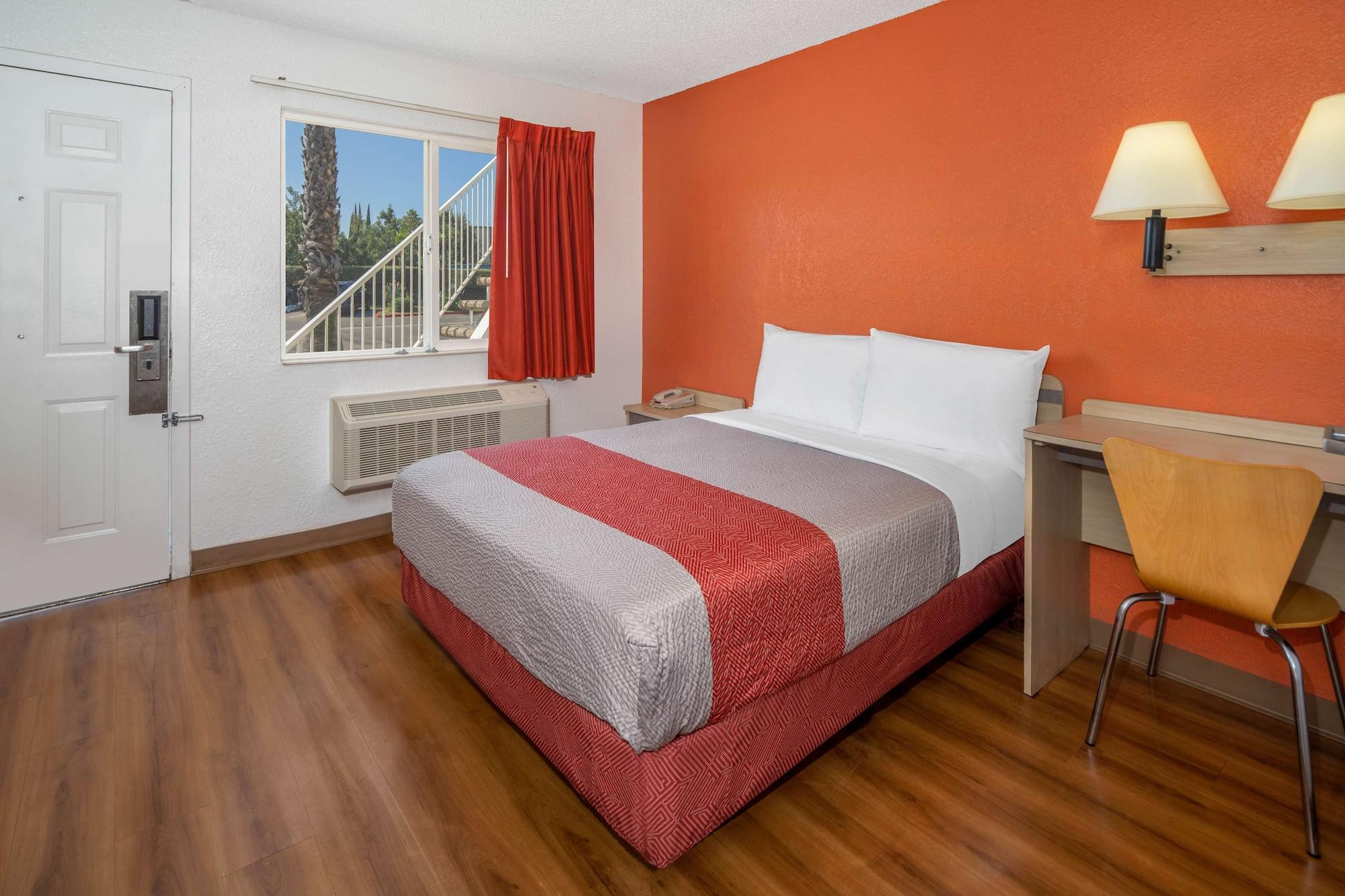 6-sepulveda, Ca - Angeles - Nuys - North Hills