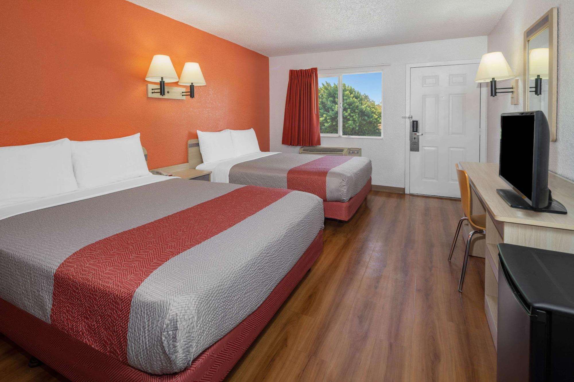 Hotel 6-sepulveda, Ca - Angeles - Nuys - North Hills
