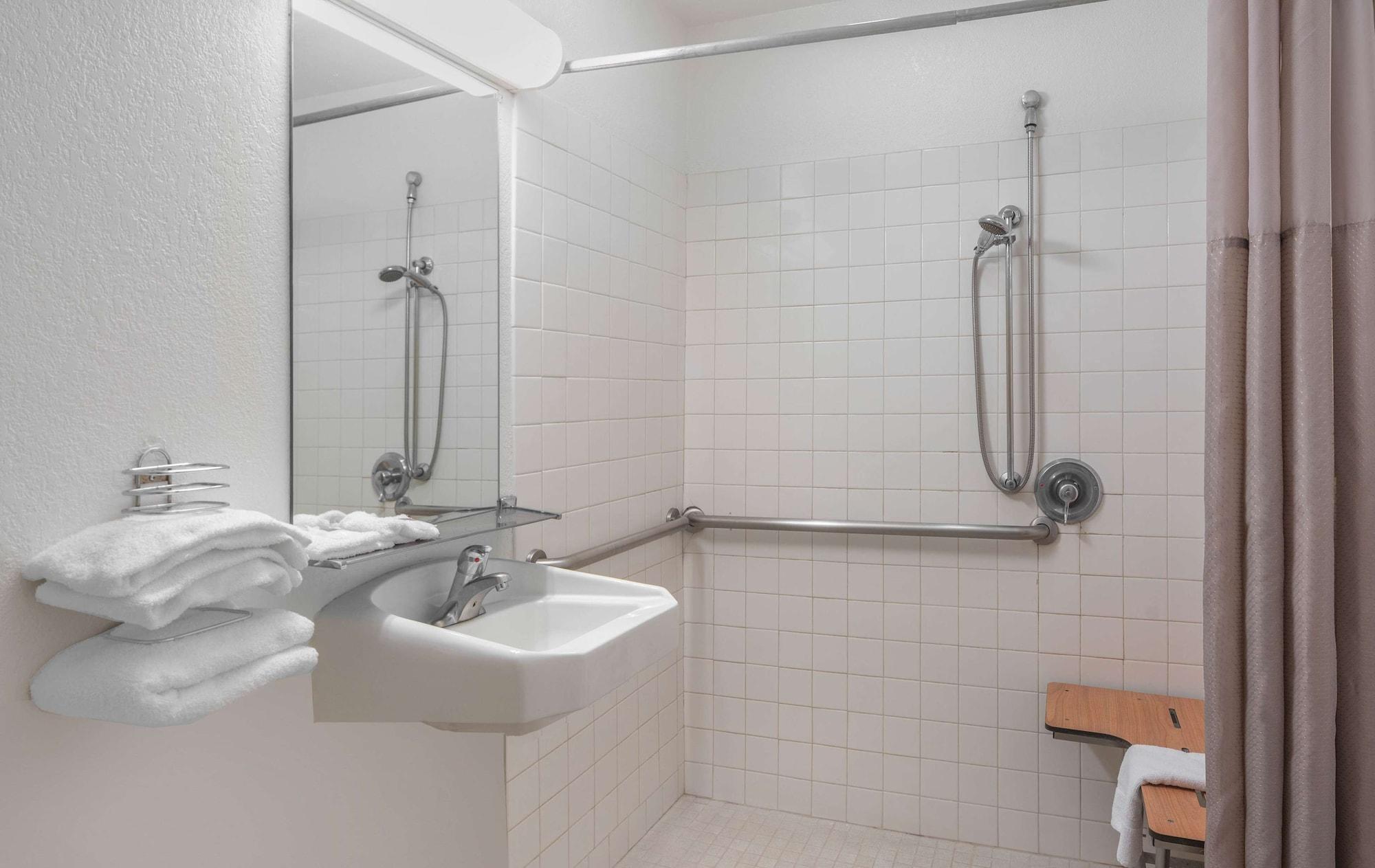 6-sepulveda, Ca - Angeles - Nuys - North Hills Hotel 2*