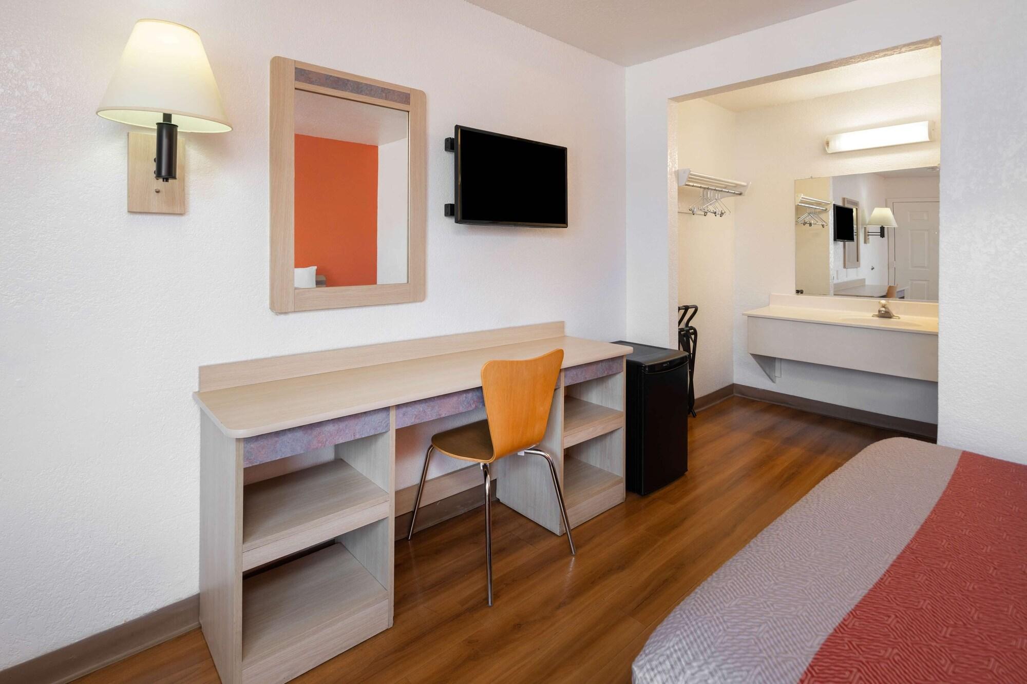 6-sepulveda, Ca - Angeles - Nuys - North Hills Hotel Los Angeles