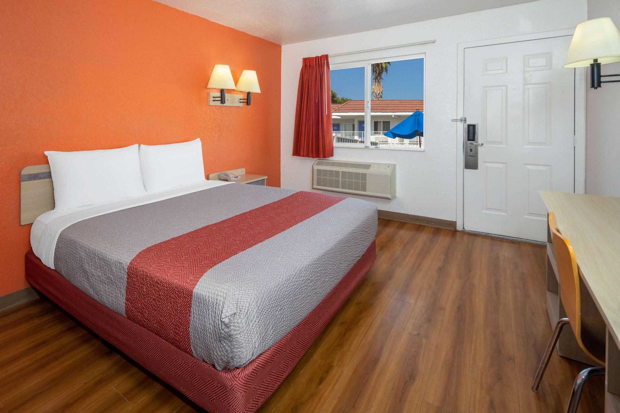 Hotel 6-sepulveda, Ca - Angeles - Nuys - North Hills 2*