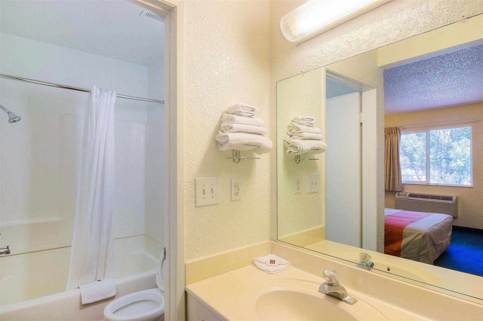 6-sepulveda, Ca - Angeles - Nuys - North Hills