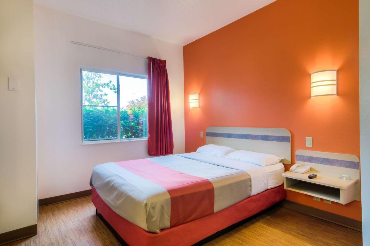 Hotel 6-sepulveda, Ca - Angeles - Nuys - North Hills Los Angeles