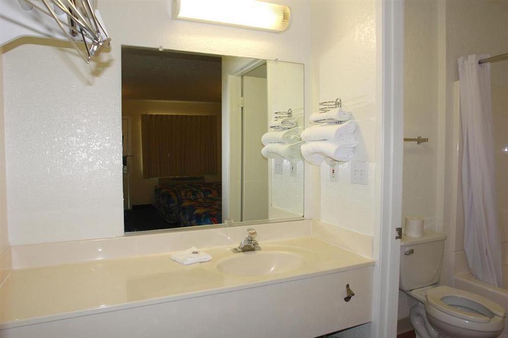 6-sepulveda, Ca - Angeles - Nuys - North Hills Hotel